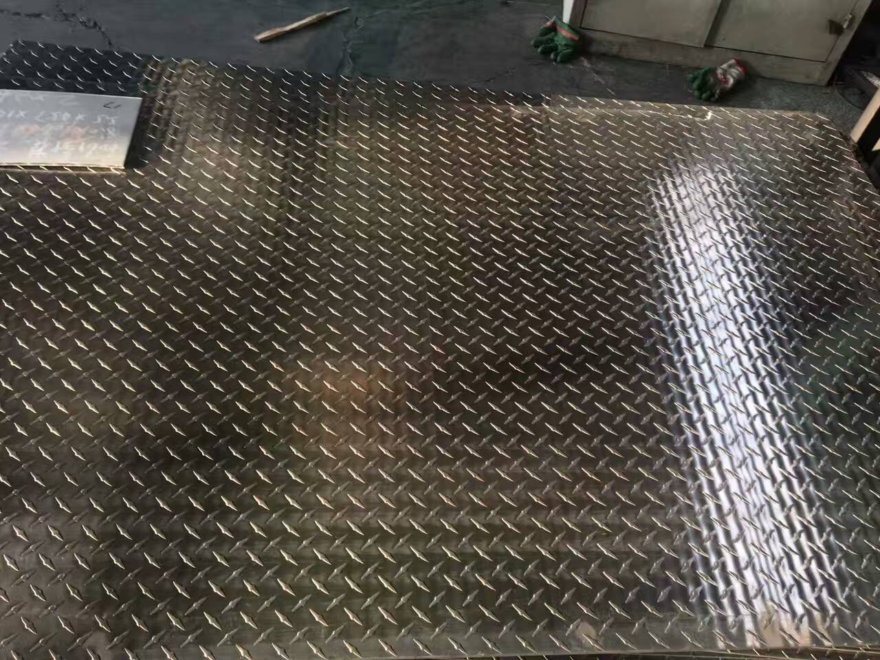 指针型花纹铝板